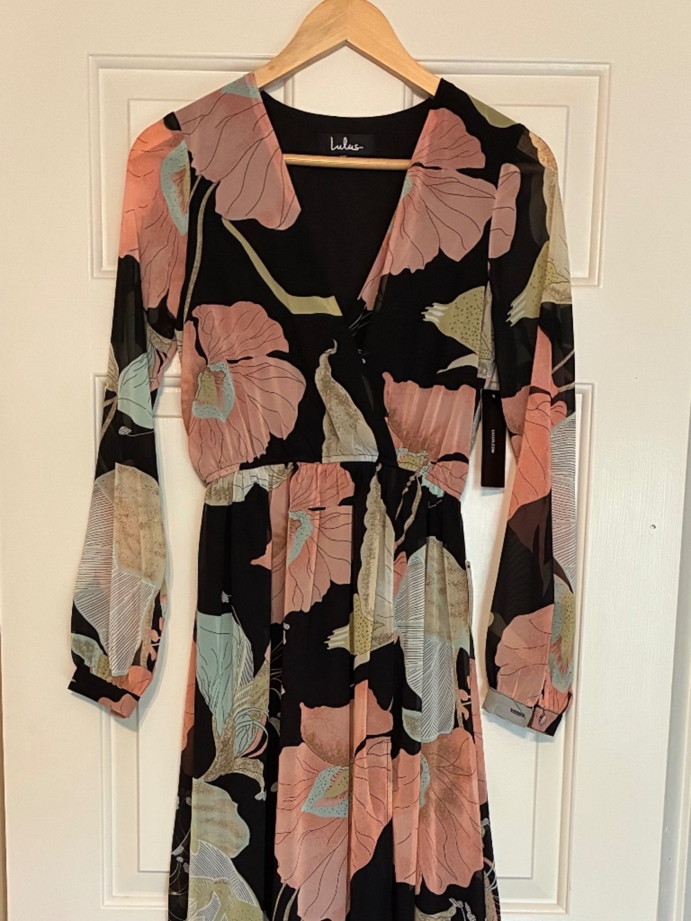 NWT Lulus Wondrous Water Lilies Black Floral Print Maxi Dress, size XS